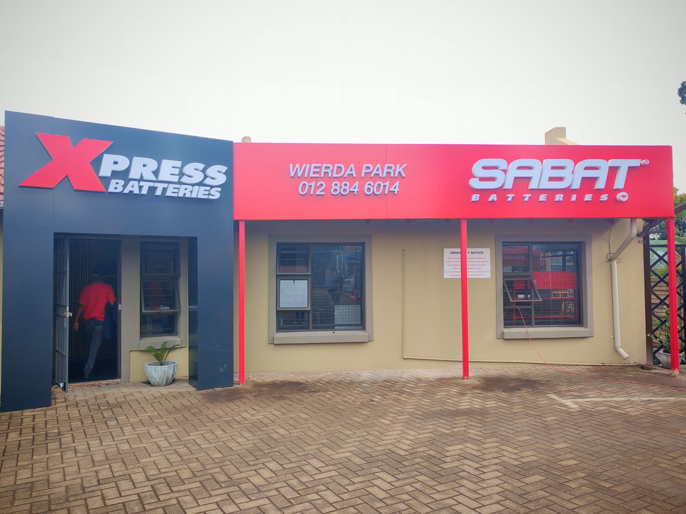 An Xpress Batteries storefront